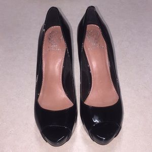 Vince Camuto Black patent leather heels sz 8